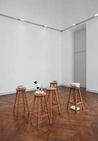 Darren Bader, hors d'oeuvres, n. d.