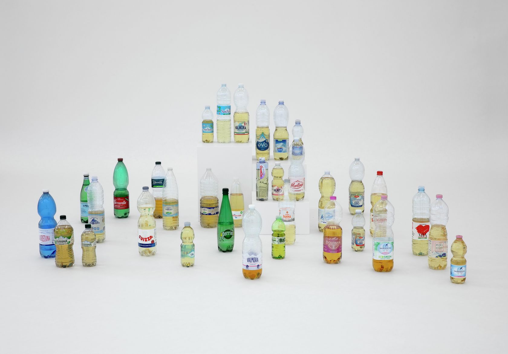 Gabriel Kuri, Bottled Water E. d. E. 2, 2013